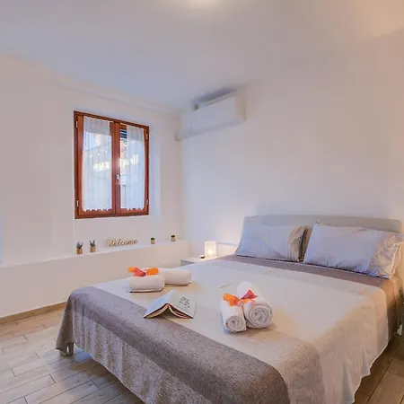 Apartment La Finestra Di Laura - Happy *