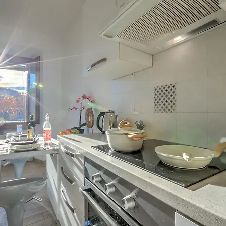Apartment La Finestra Di Laura - Happy Laveno-Mombello